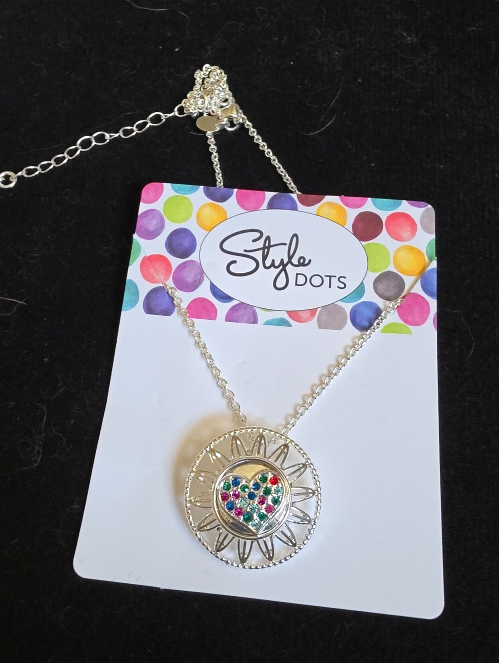 STYLE DOTS Silver Sunburst Heart Snap Pendant Necklace with Multicolor Stones